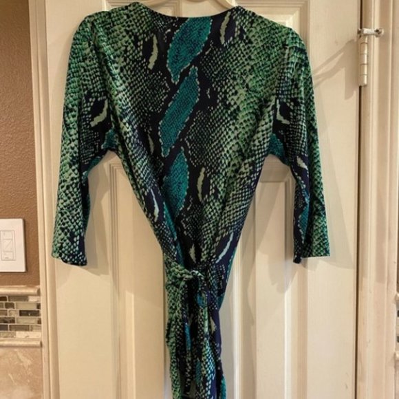 NWOT! Diane Von Furstenberg DVF Sz 2/ XS Green Snake Print 100% Silk Wrap Top - Picture 5 of 7